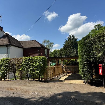 3 Bed Spa Cottage Southwater Esterno foto