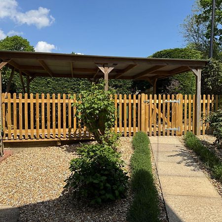 3 Bed Spa Cottage Southwater Esterno foto