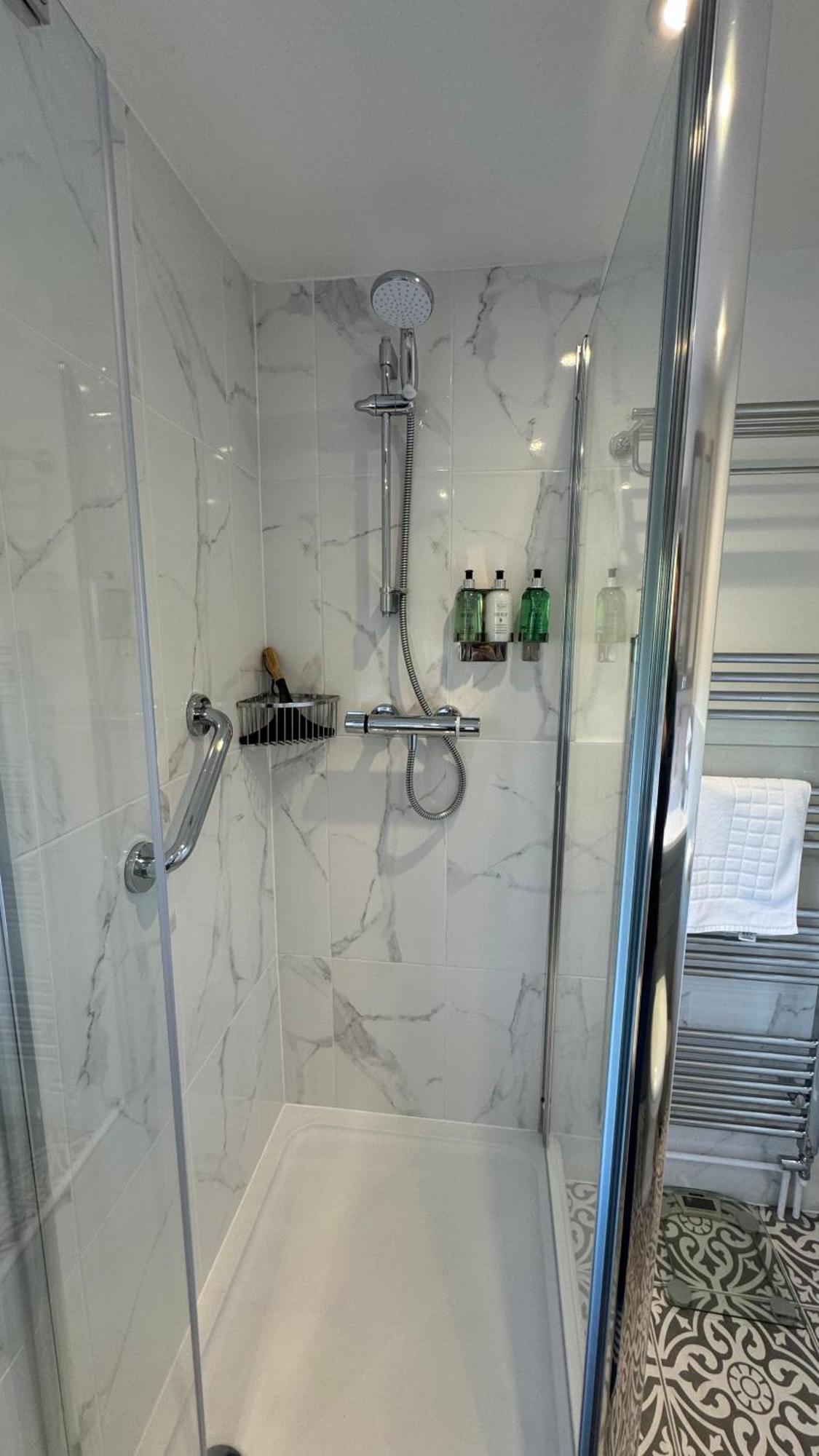 3 Bed Spa Cottage Southwater Esterno foto