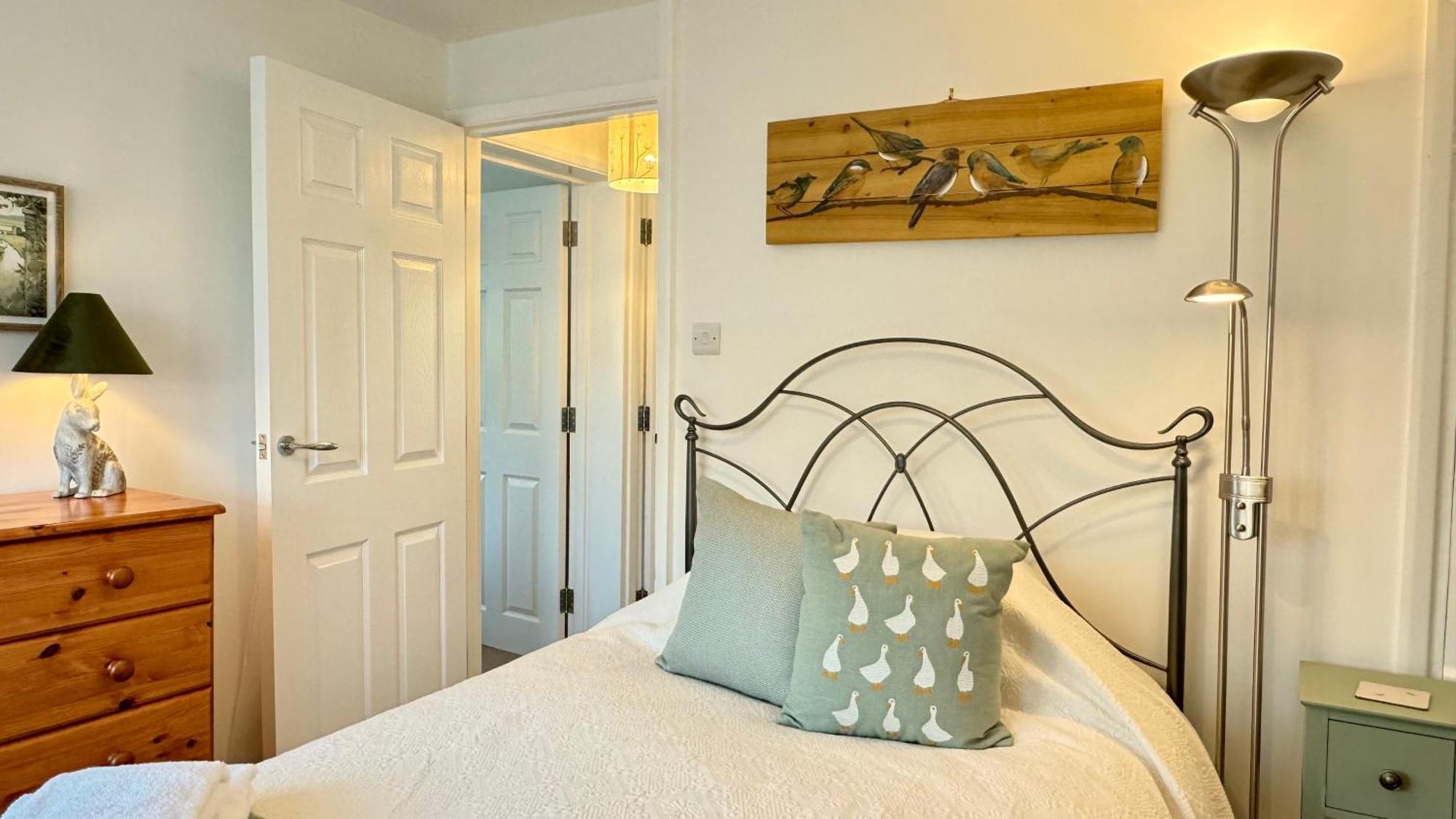 3 Bed Spa Cottage Southwater Esterno foto