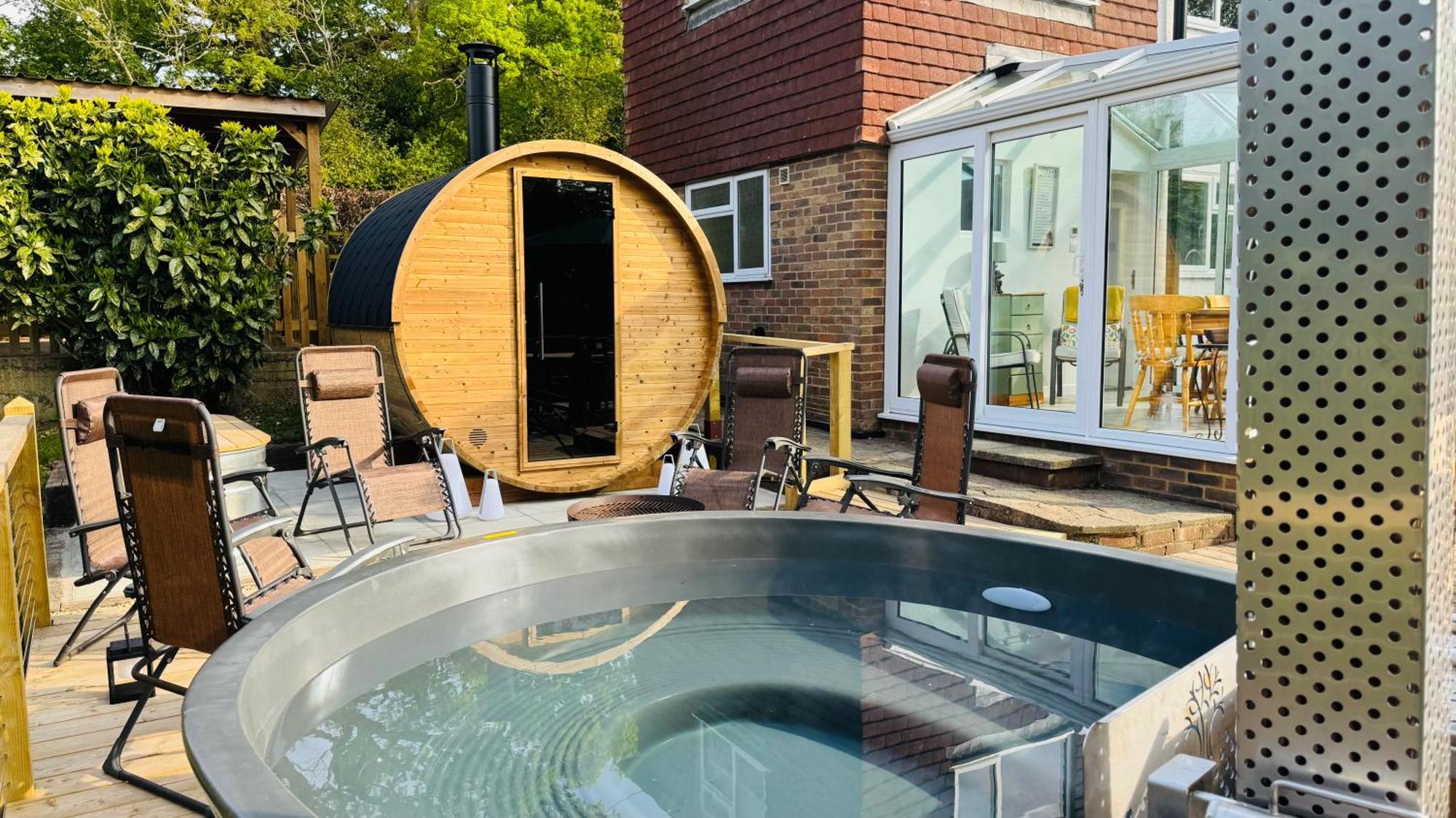3 Bed Spa Cottage Southwater Esterno foto