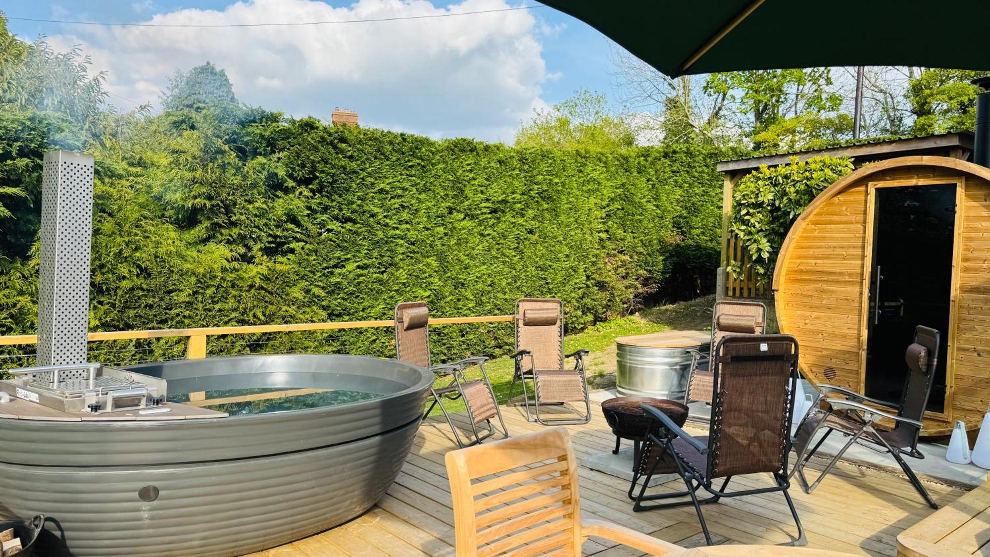 3 Bed Spa Cottage Southwater Esterno foto